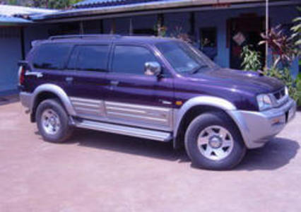 pic 2003 Mitsubishi G-Wagon