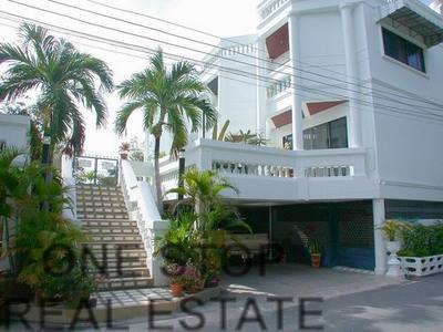 pic Town House