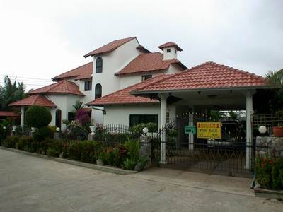 pic 3 Storey House & Private Swimming Pool
