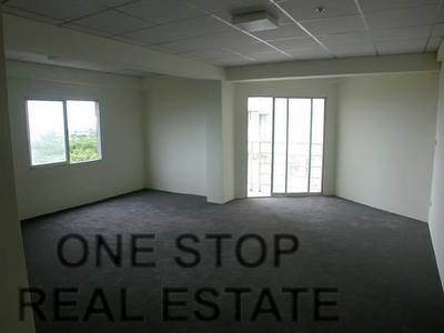 pic 2 Adjoining Studio, Front Corner Unit