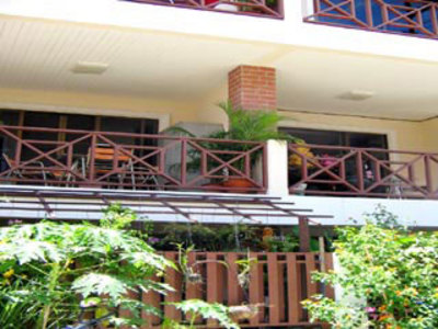 pic Large  3-Story Jomtien  Townhouse