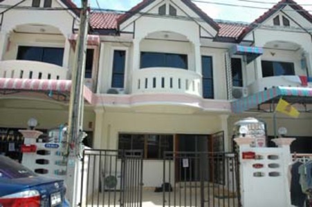 pic  Centrally located 2 storey townhouse