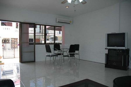pic  Centrally located 2 storey townhouse