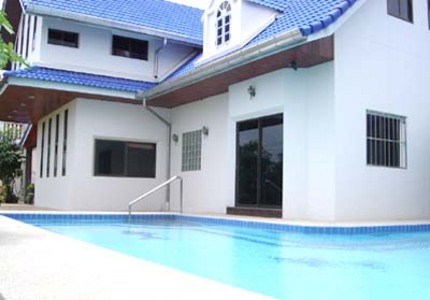 pic Luxurious Four-bedroomed house