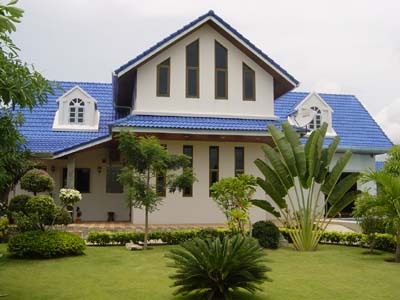 pic Luxurious Four-bedroomed house