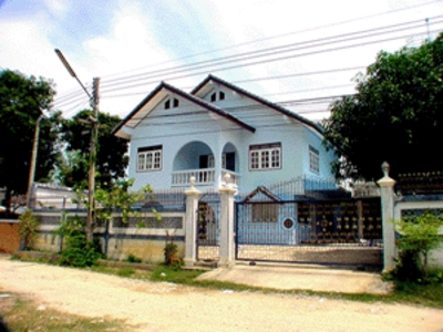 pic Three (3) Detached Houses