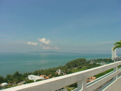 pic Very nice and spacious penthouse condo