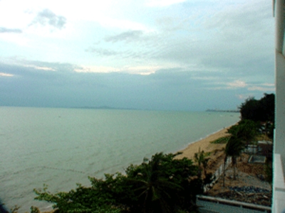 pic Very spacious three-bedroom duplex condo
