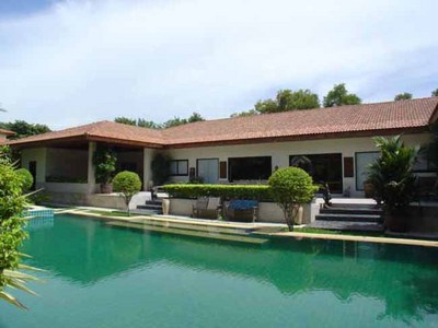 pic 4 Bedrooms House