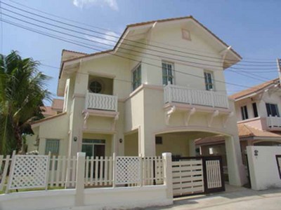 pic Two storey house, 4 Bedrooms