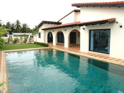 pic 3 Bedrooms + Fittedwarbrobes House