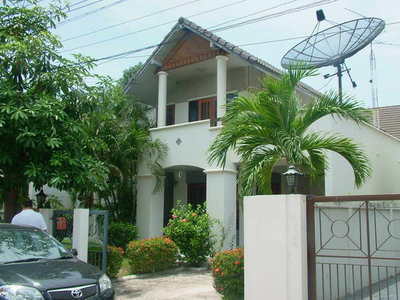 pic Land Size  296 Sqm House For Rent 