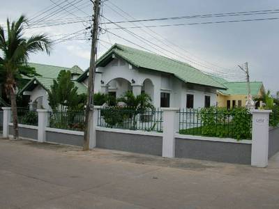 pic House with large garden 