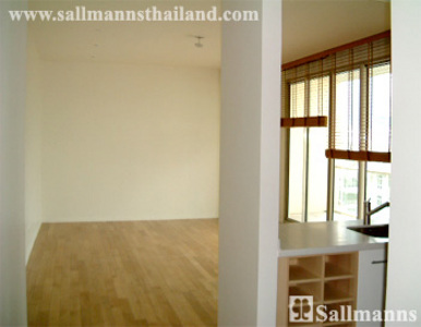 pic Brand new condo in Silom