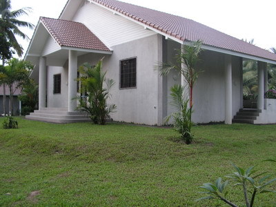 pic Bungalows on large piece of land