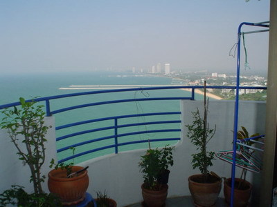 pic Large condo with a stunning view