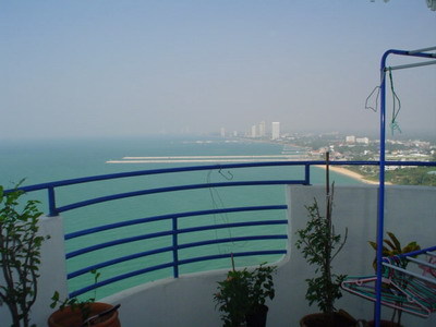 pic Large condo with a stunning view
