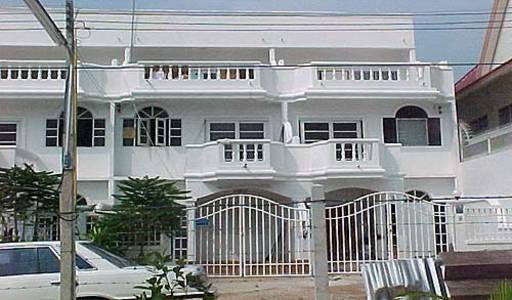 pic Soi 10 Thepprasit road Three storey 