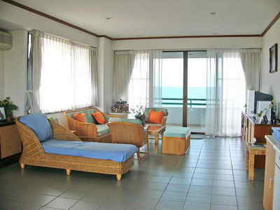 pic Spacious corner apartment , low floor