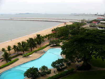 pic GREAT VALUE FOR MONEY BEACHFRONT CONDO 