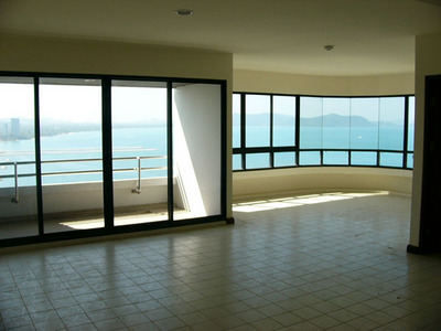 pic Fantastic sea views to Kho Khram Island