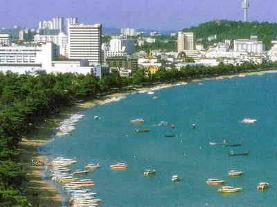 pic Towering over Pattaya Bay