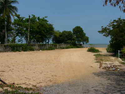 pic Great beachfront land.Pattaya Kratingrai