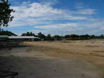 pic Clear land, asphalt road at two sides,