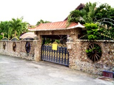 pic House in upper class rural estate