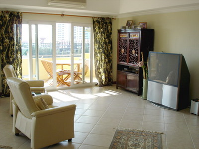 pic Penthouse in Low-Rise Condominium 