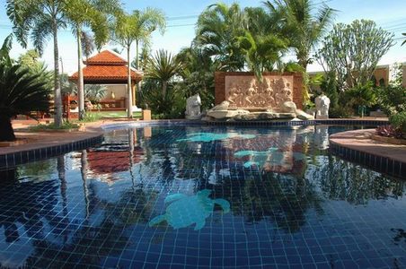 pic Magnificent Villa with Pool and Garden
