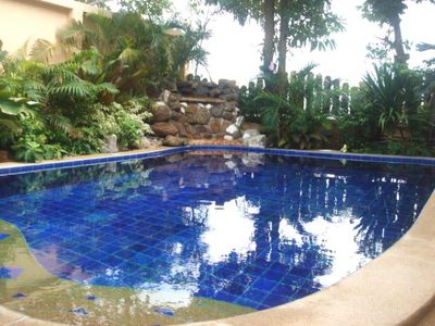 pic Large Family Home with Luxury Pool.