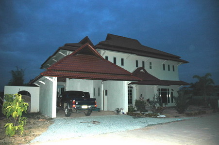 pic Imposing 4 bedroom Villa 