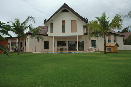 pic Family Home with Private Pool