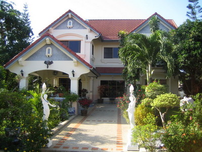 pic 2 Storey Villa with tropical garden 