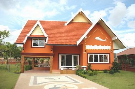 pic Large family home in quiet village 