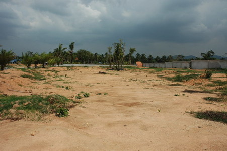 pic Land close to Mabprachan at Pong Village