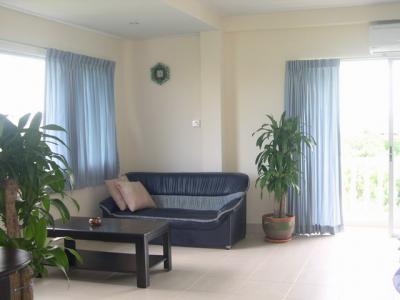 pic A corner studio unit in popular Majestic