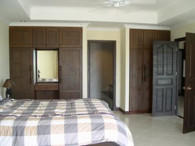 pic Spacious apartment located on high floor