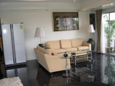 pic Spacious and well presented corner unit