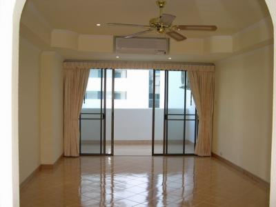 pic A nicely decorated one bedroom apartment