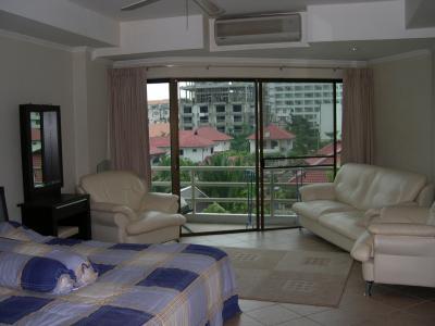 pic This well presented studio apartment
