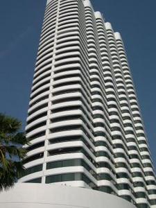 pic This high floor apartment