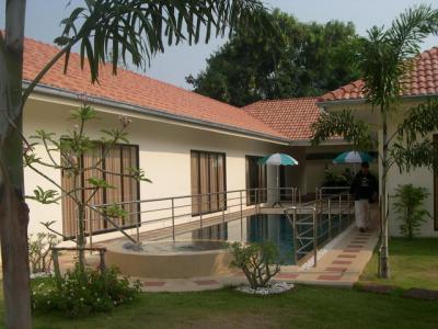 pic A single storey bungalow
