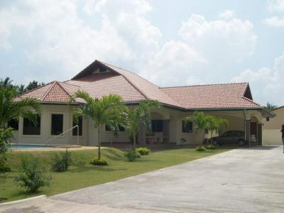 pic A spacious family home