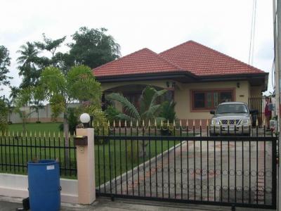 pic A superb detached bungalow