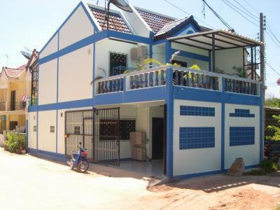 pic A two storey house offers 2 bedrooms