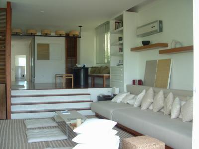 pic A 3 storey town house by the sea.