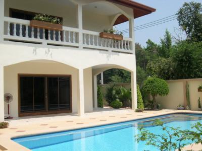 pic A spacious and well presented two storey