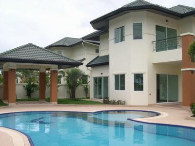 pic A spacious and well presented two storey